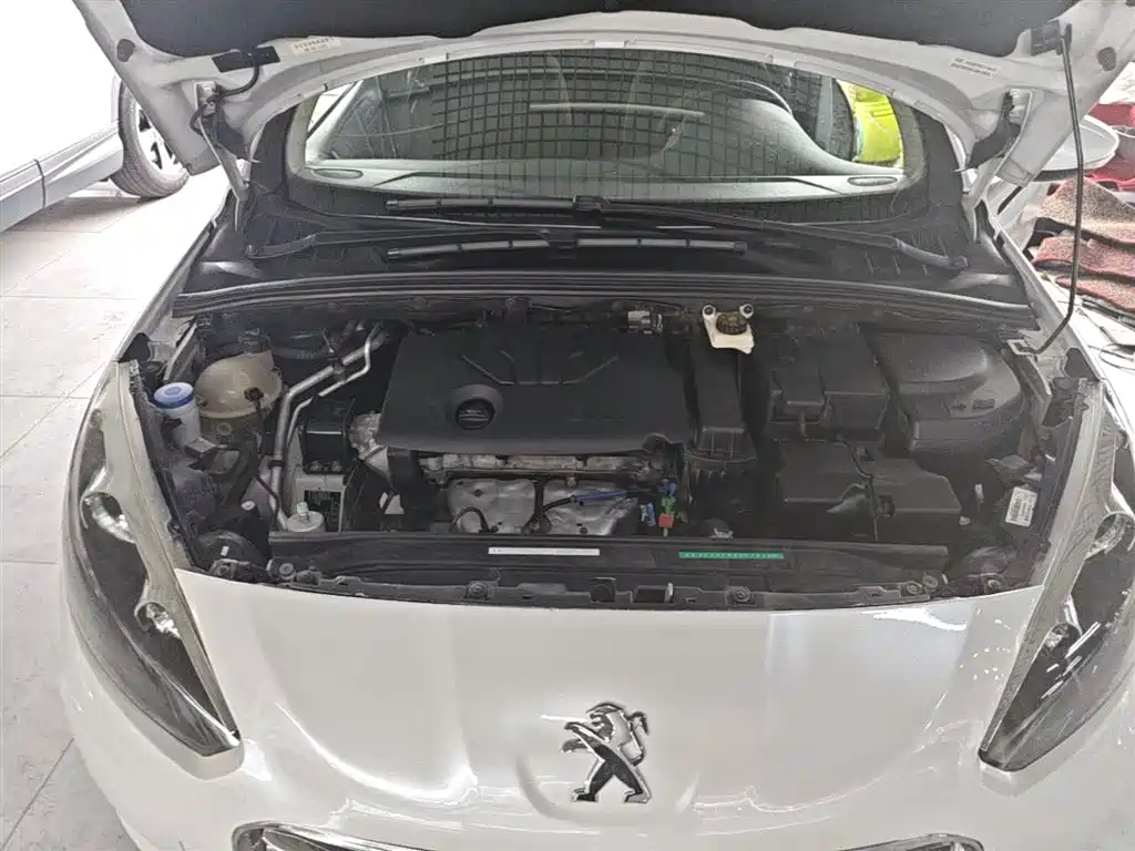 Peugeot 308 2015 — фото 20