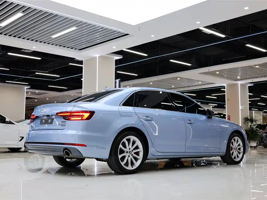 Audi A4L 2018 — фото 14