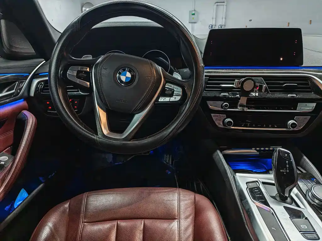 BMW 5 Series 2018 — фото 5