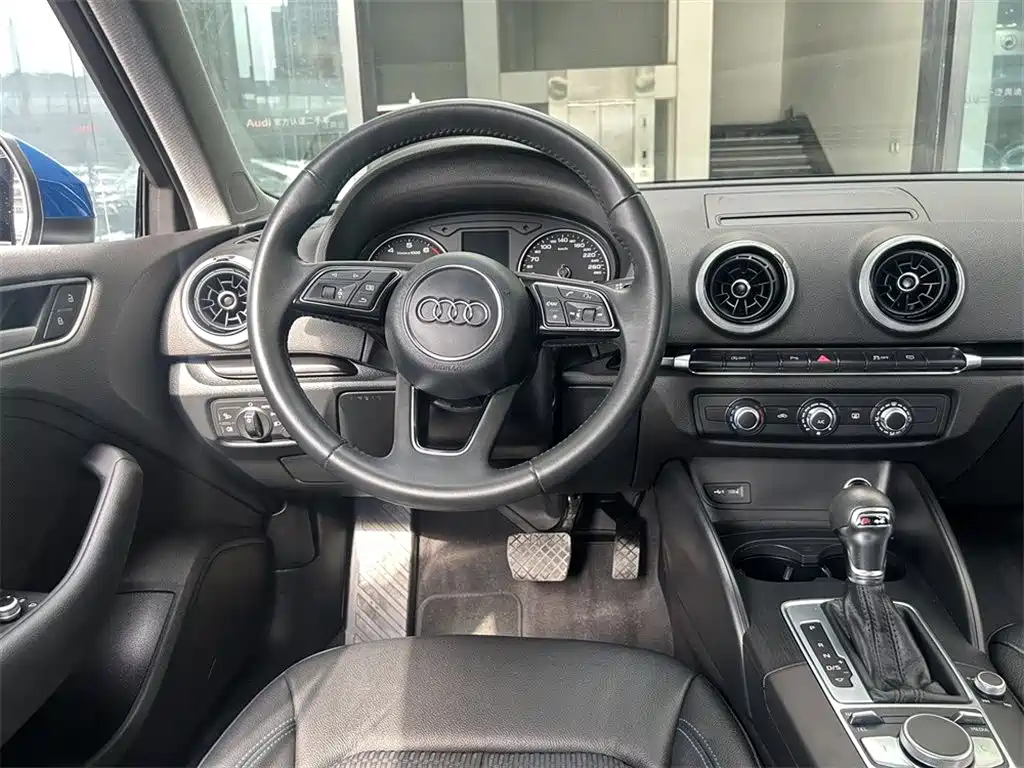 Audi A3 2018 — фото 11