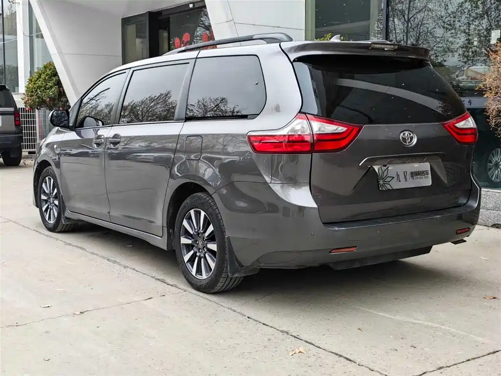 Toyota Sienna 2019 — фото 3