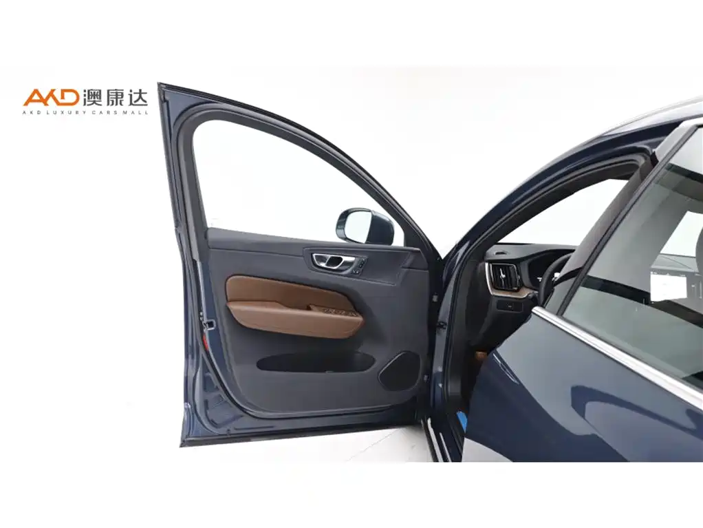 Volvo XC60 2024 — фото 10