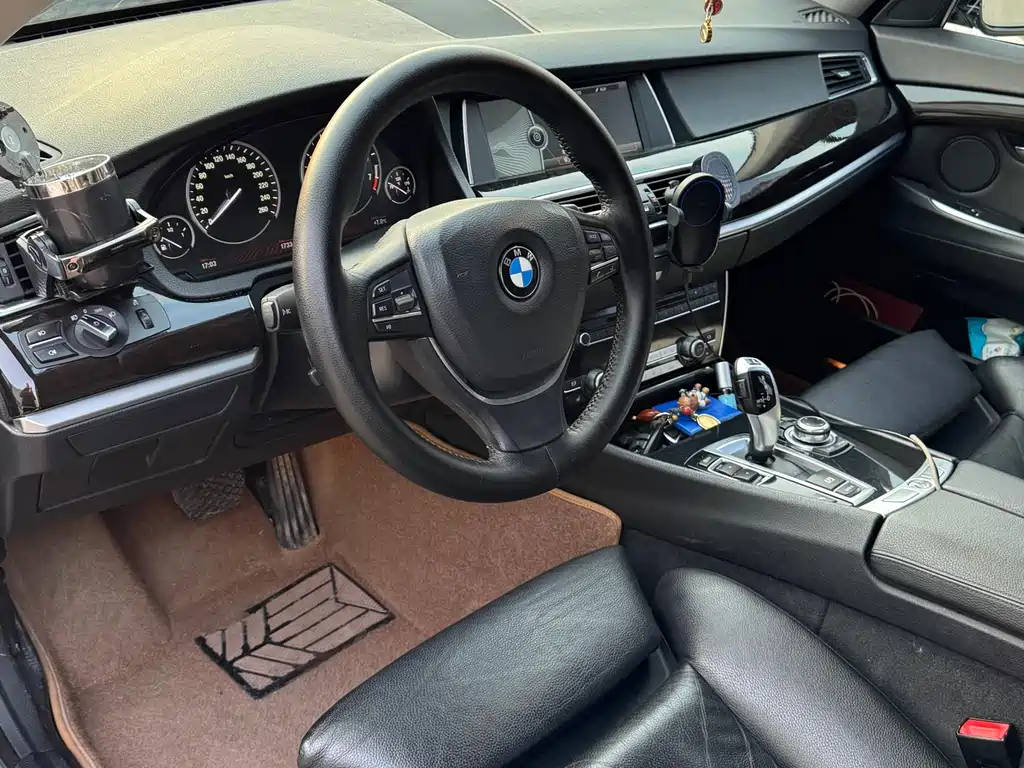 BMW 5 Series GT 2012 — фото 9
