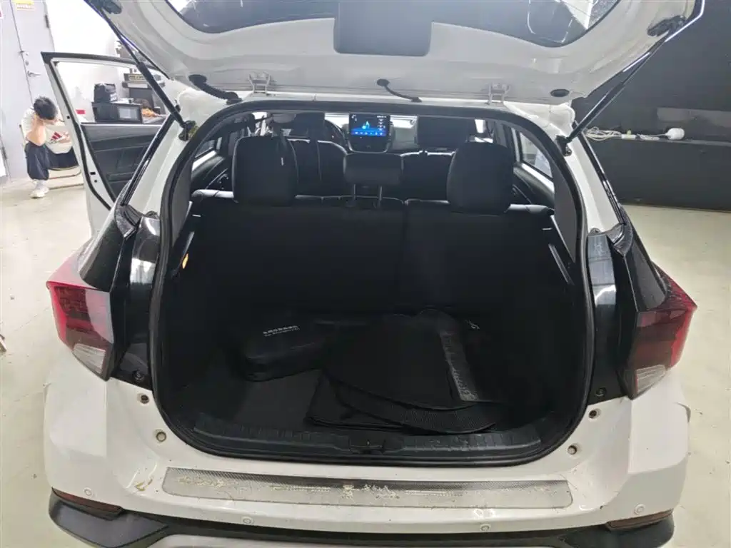 Toyota Yaris L 2020 — фото 18