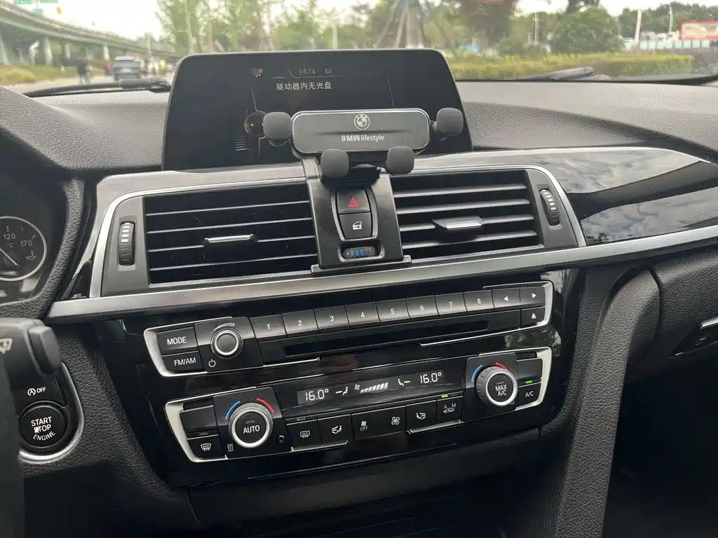 BMW 3 Series 2016 — фото 13