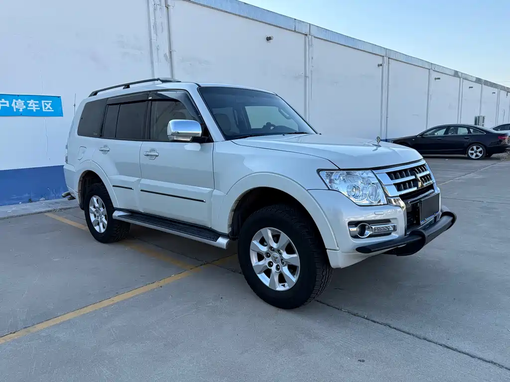 Mitsubishi Pajero 2018