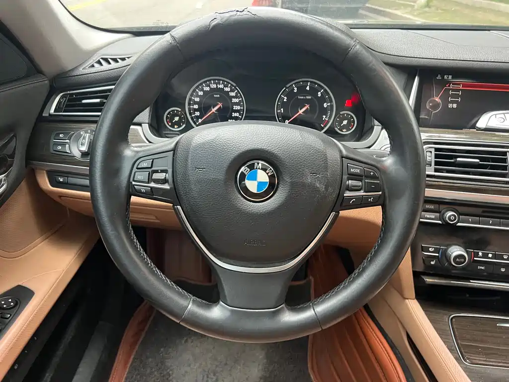 BMW 7 Series 2014 — фото 28
