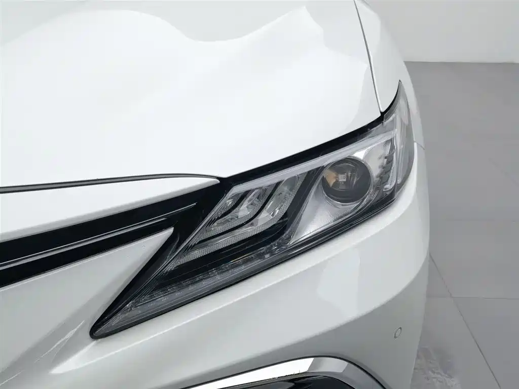 Toyota Camry 2023 — фото 7
