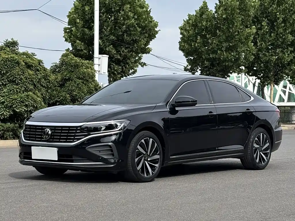 Volkswagen Passat 2024 — фото 1