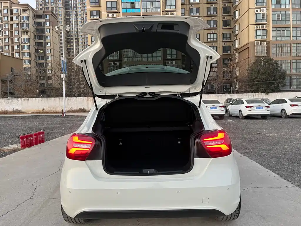 Mercedes-Benz A-Class 2017 — фото 17