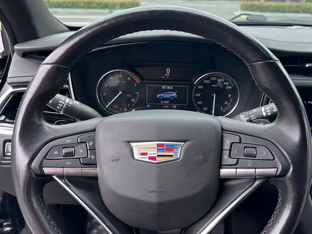 Cadillac XT6 2022 — фото 11