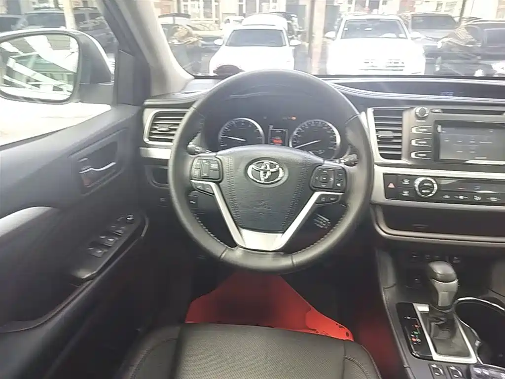 Toyota Highlander 2018 — фото 11