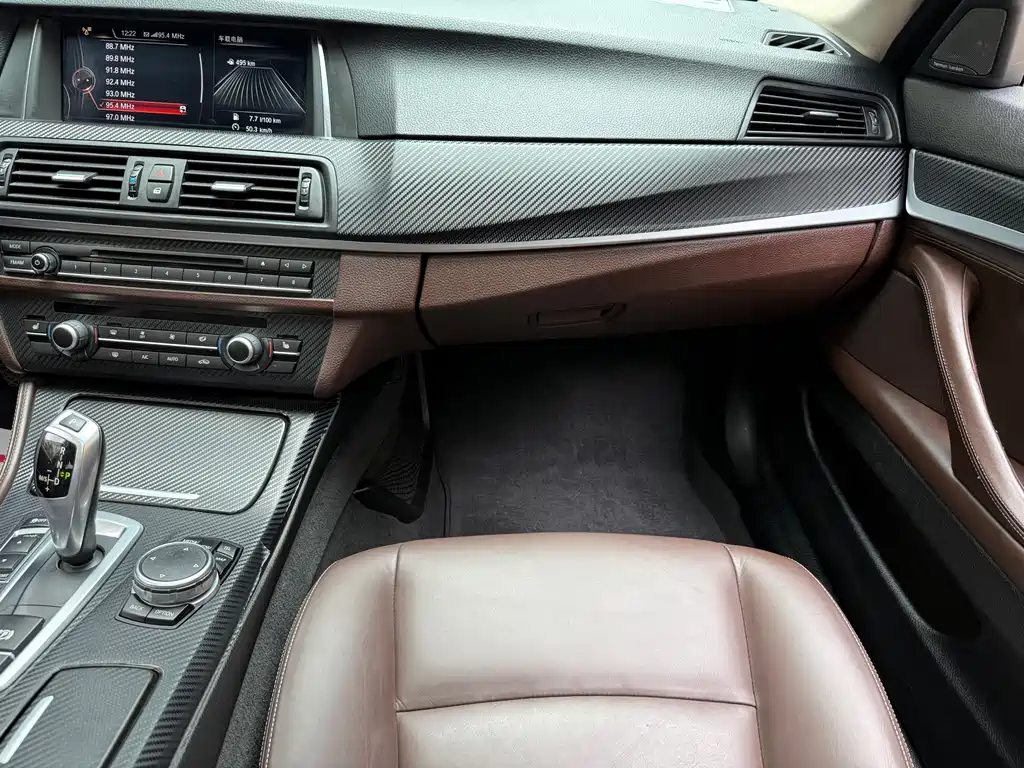 BMW 5 Series 2016 — фото 14