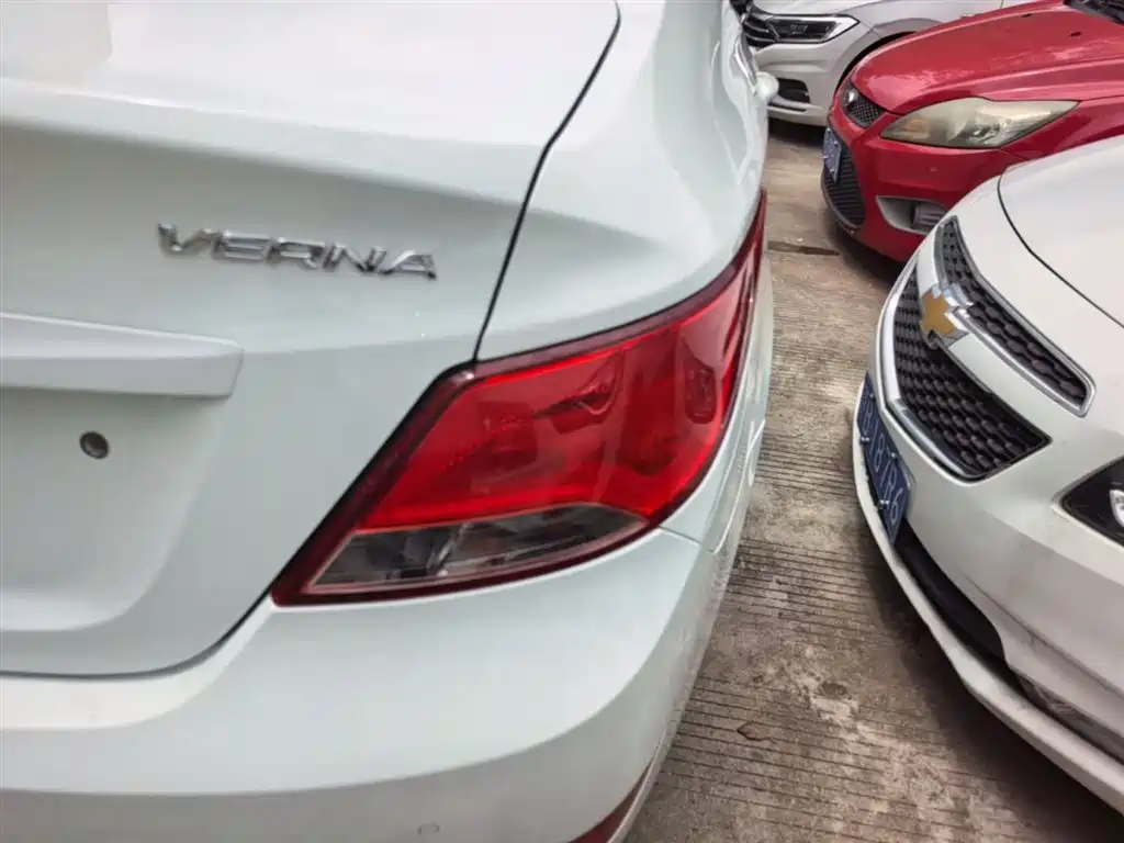 Hyundai Verna 2017 — фото 8