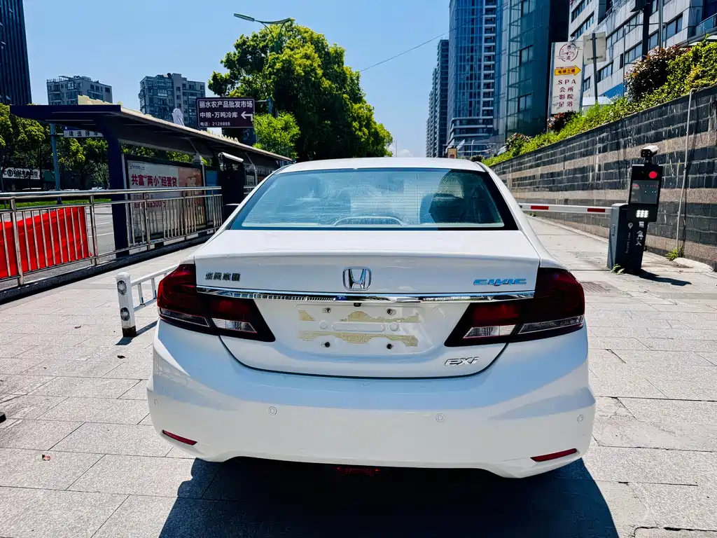 Honda Civic 2015 — фото 10