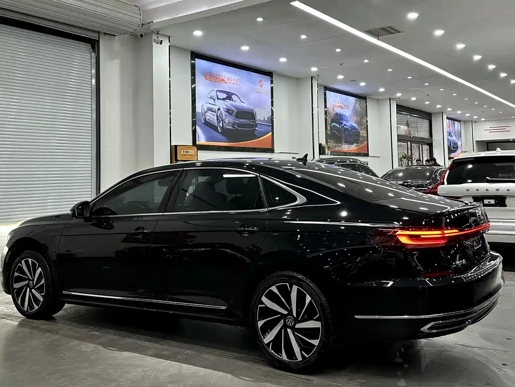 Volkswagen Passat 2023 — фото 2