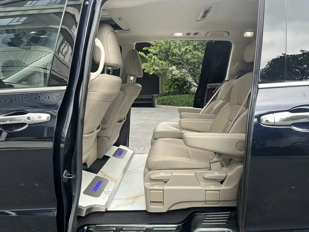 Honda Odyssey 2017 — фото 16