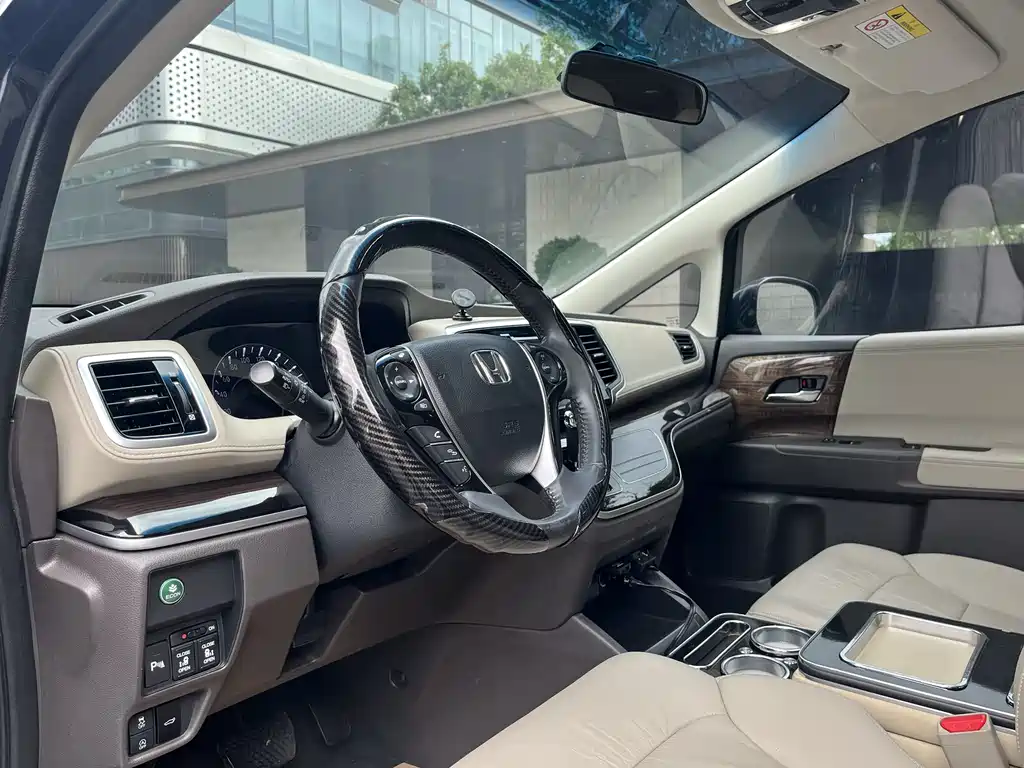 Honda Odyssey 2017 — фото 15