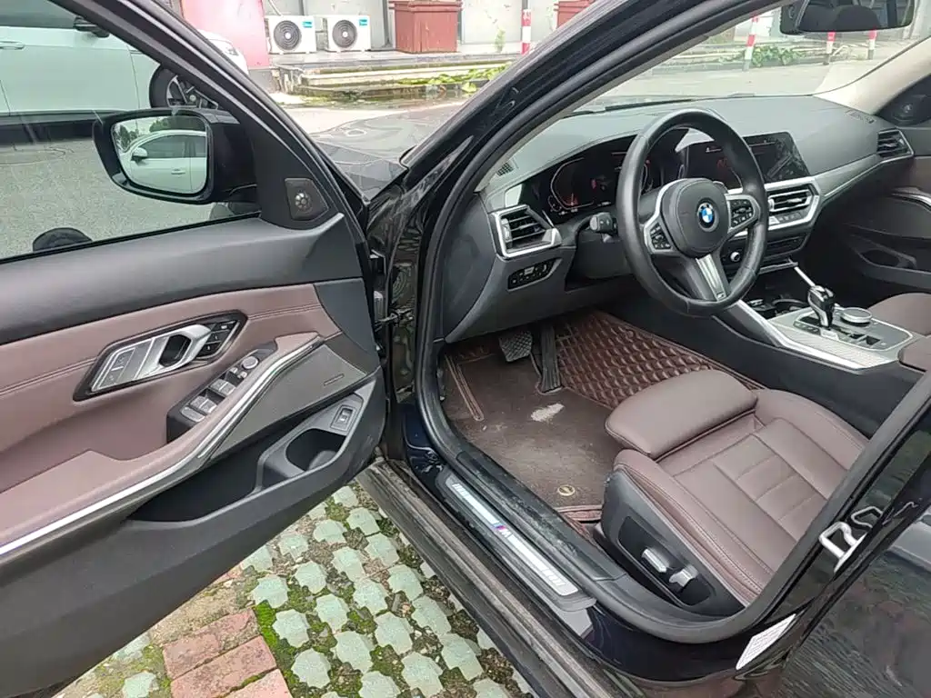 BMW 3 Series 2021 — фото 16