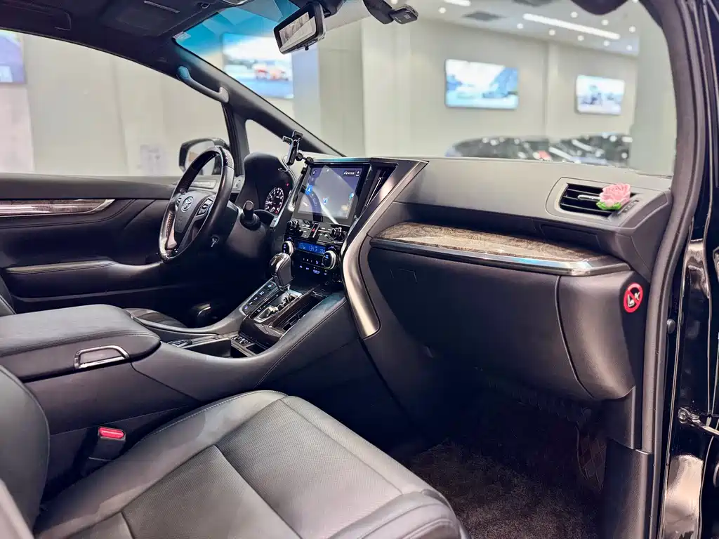 Toyota Alphard 2020 — фото 9