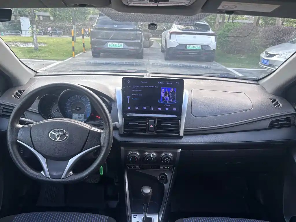 Toyota Yaris L 2014