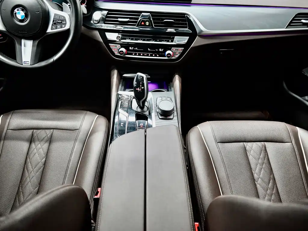 BMW 5 Series 2021 — фото 10