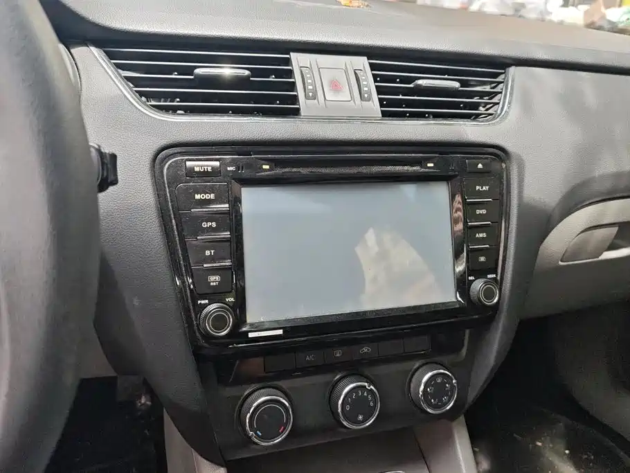Skoda Octavia 2014 — фото 13