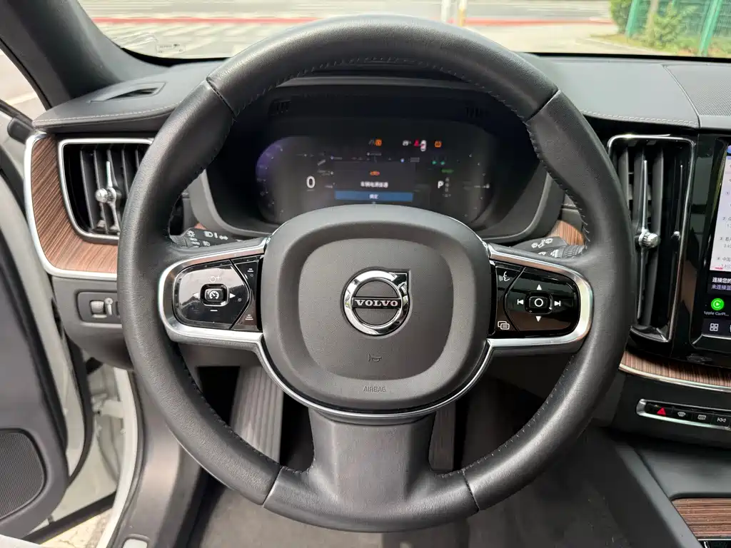 Volvo XC60 PHEV 2021 — фото 9