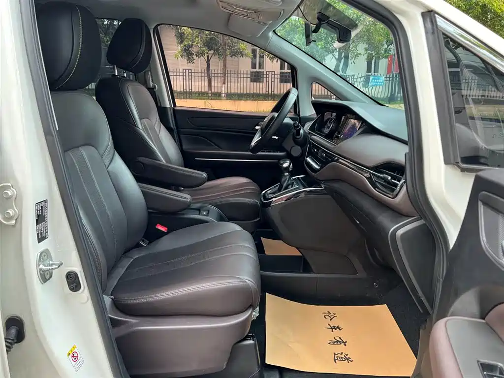 GAC Motor Trumpchi M6 2019 — фото 21