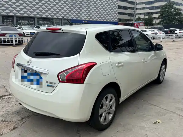 Nissan Tiida 2014