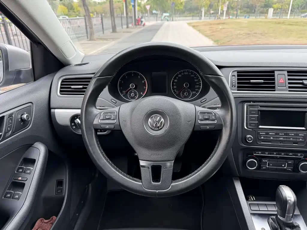 Volkswagen Sagitar 2014