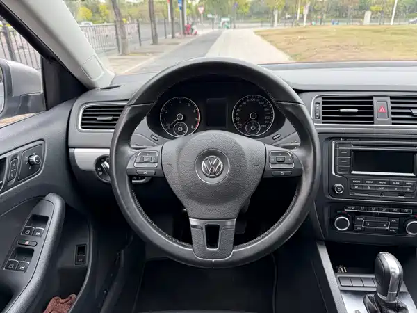 Volkswagen Sagitar 2014