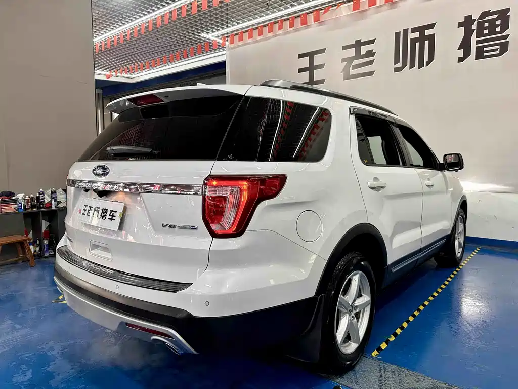 Ford Explorer 2018 — фото 15