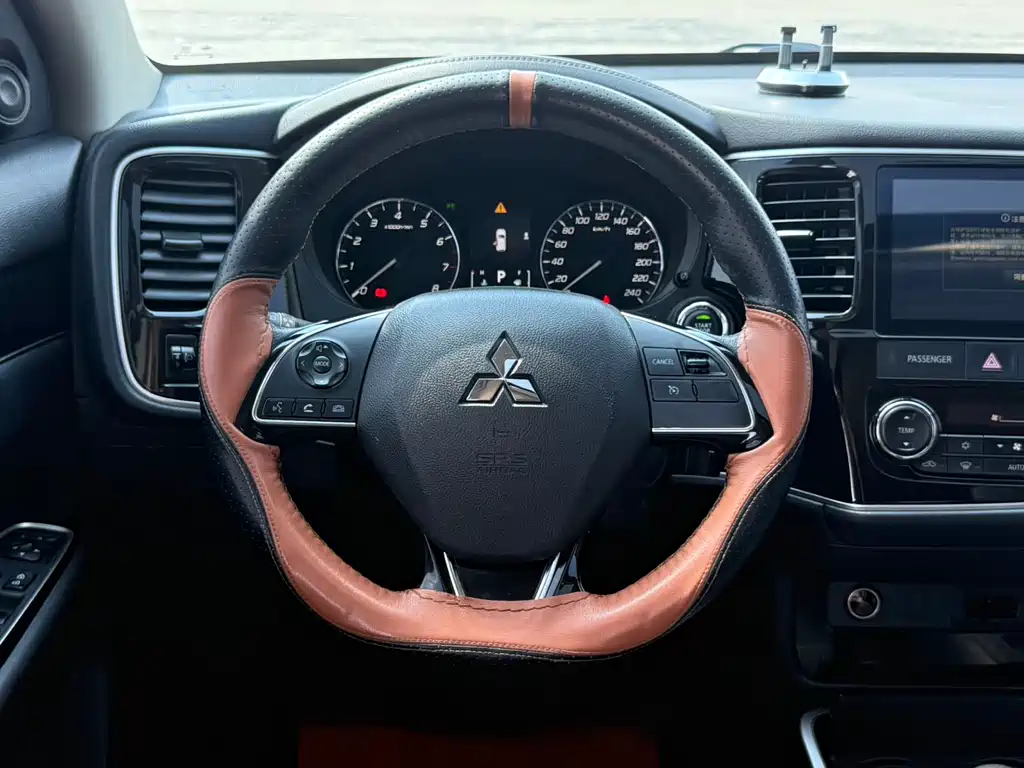Mitsubishi Outlander 2021 — фото 13