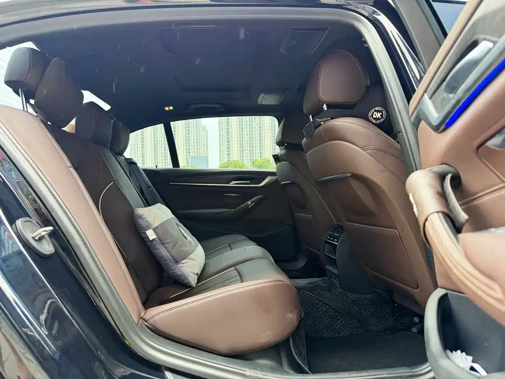 BMW 5 Series 2023 — фото 12
