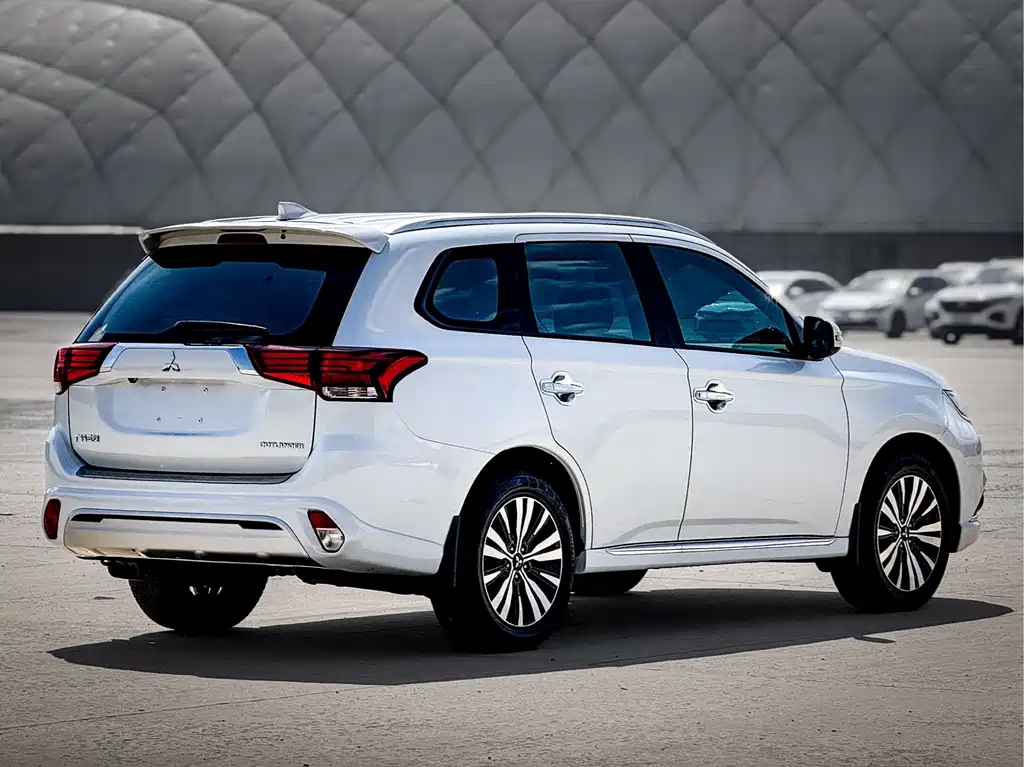 Mitsubishi Outlander 2021 — фото 6