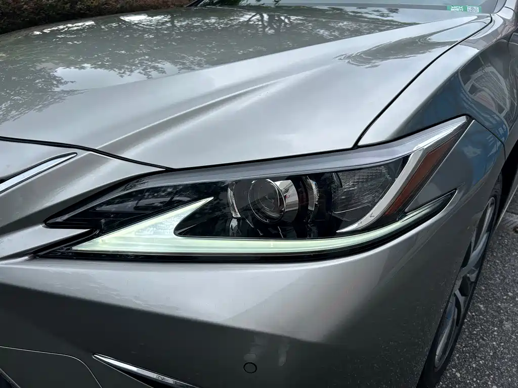Lexus ES 2019 — фото 14
