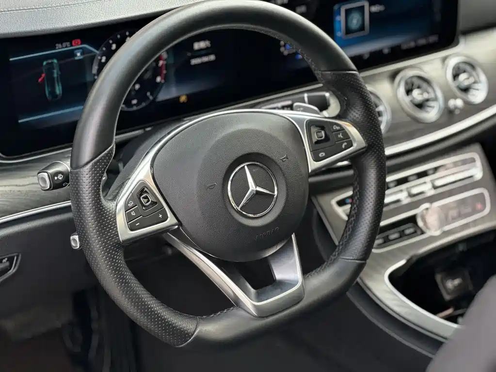 Mercedes-Benz E-Class 2018 — фото 12
