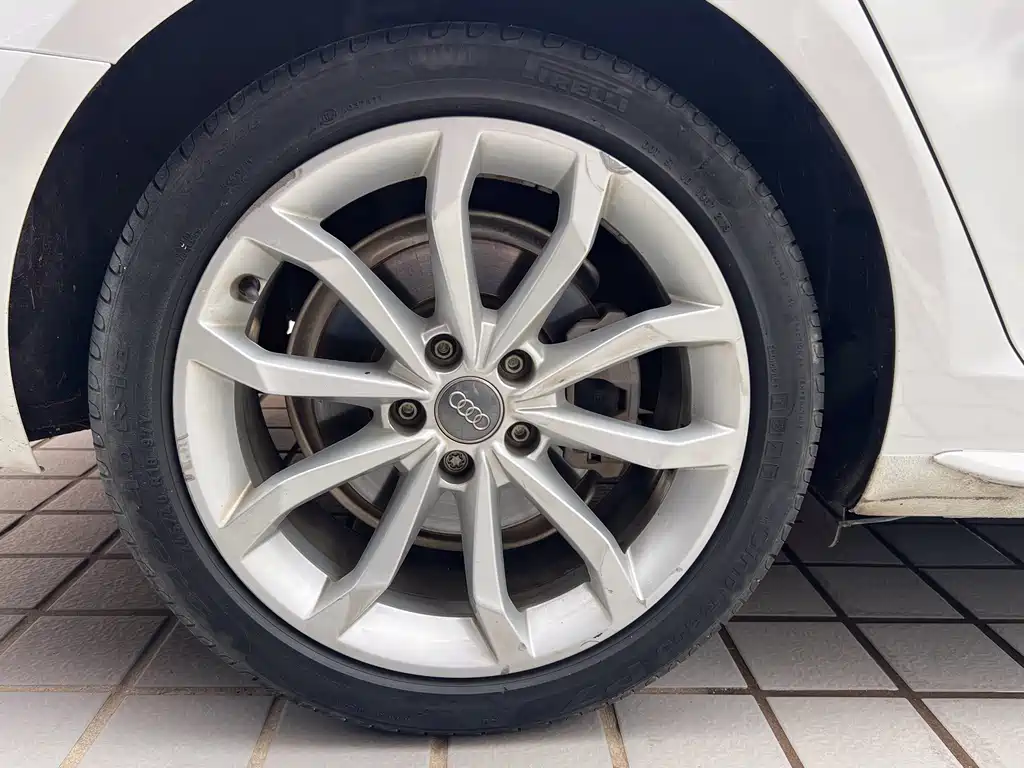 Audi A4L 2018