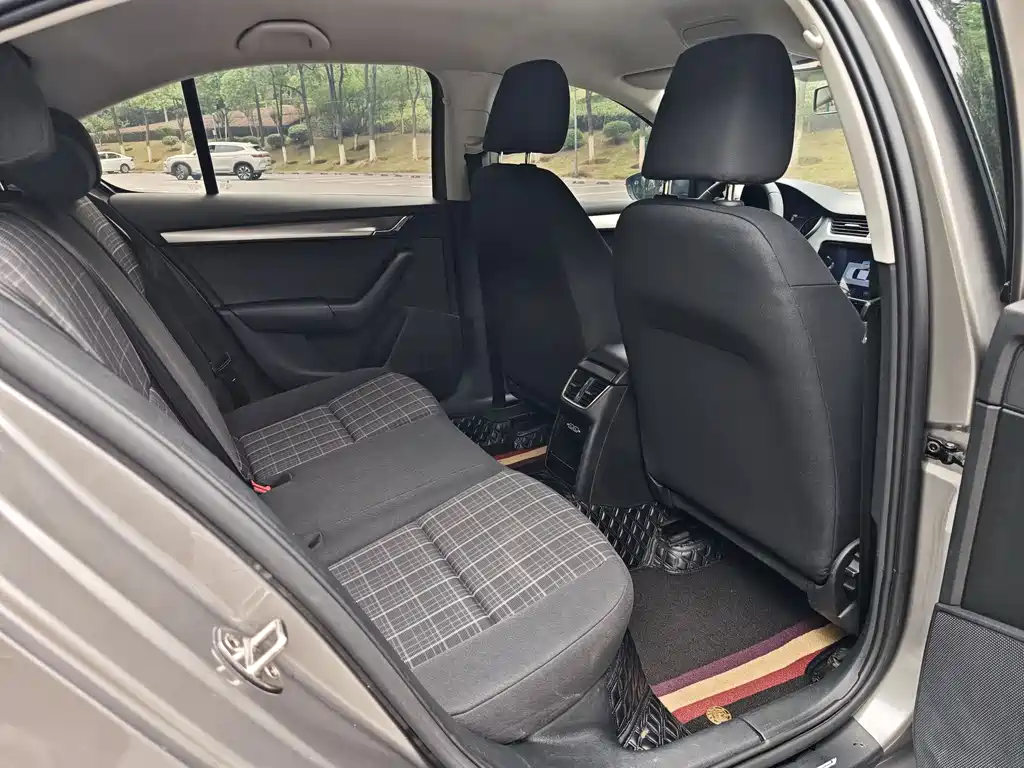Skoda Octavia 2019 — фото 11