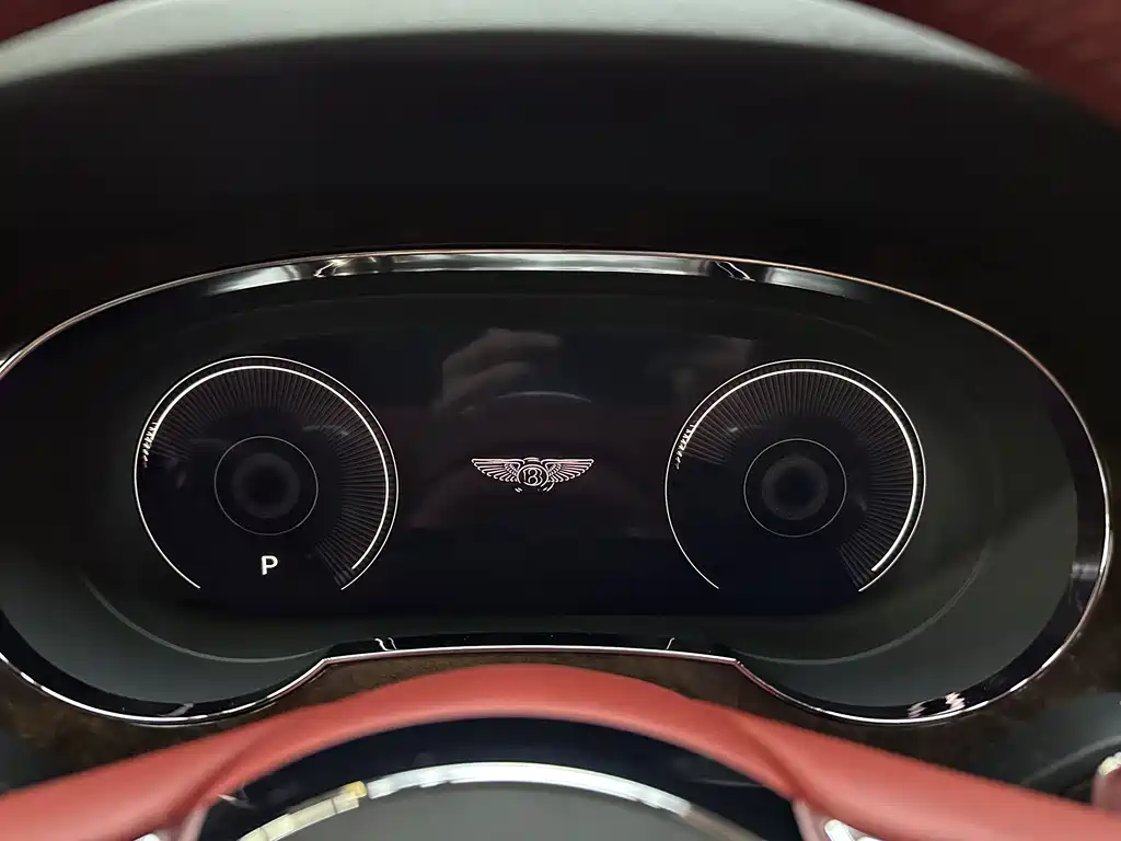Bentley Bentayga 2021 — фото 14