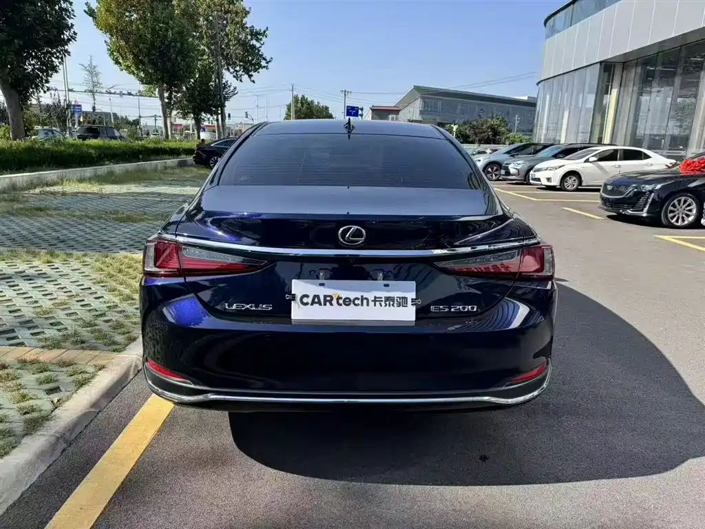 Lexus ES 2020