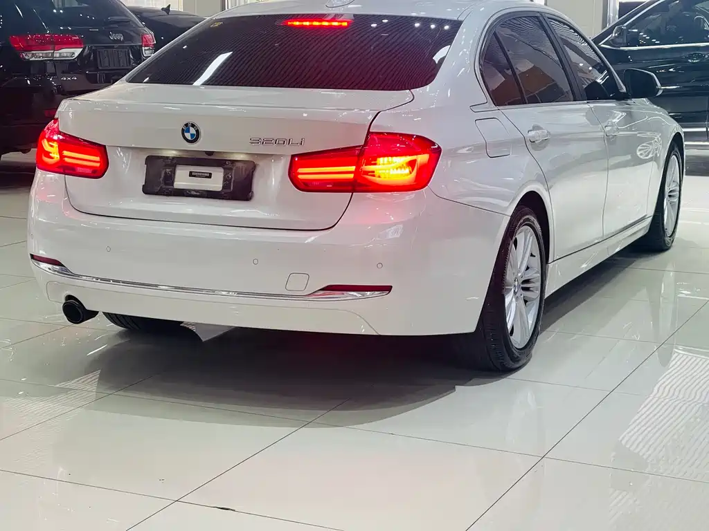 BMW 3 Series 2016 — фото 17