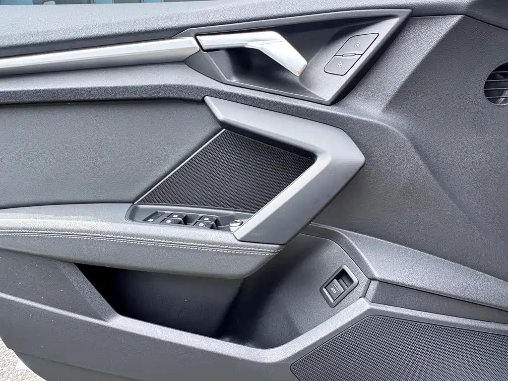 Audi A3 2023 — фото 19