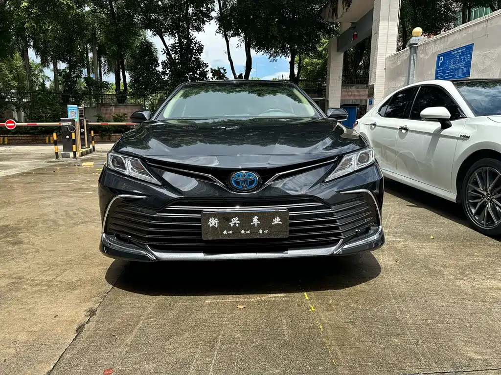 Toyota Camry 2021 — фото 2