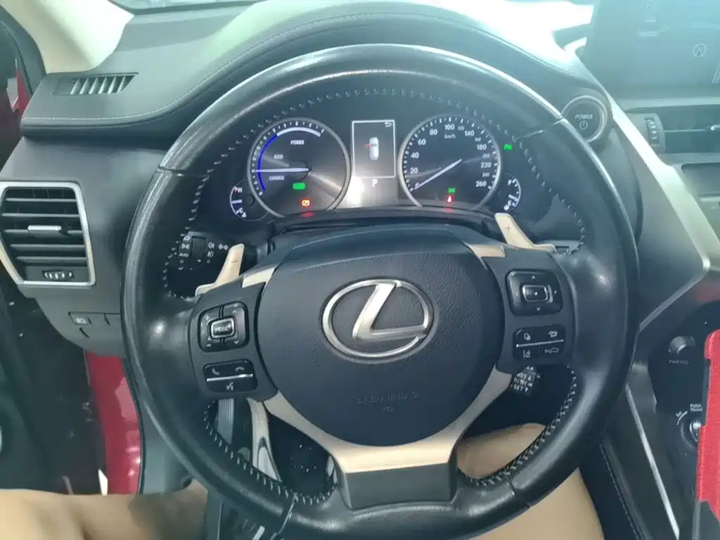 Lexus NX 2018 — фото 11