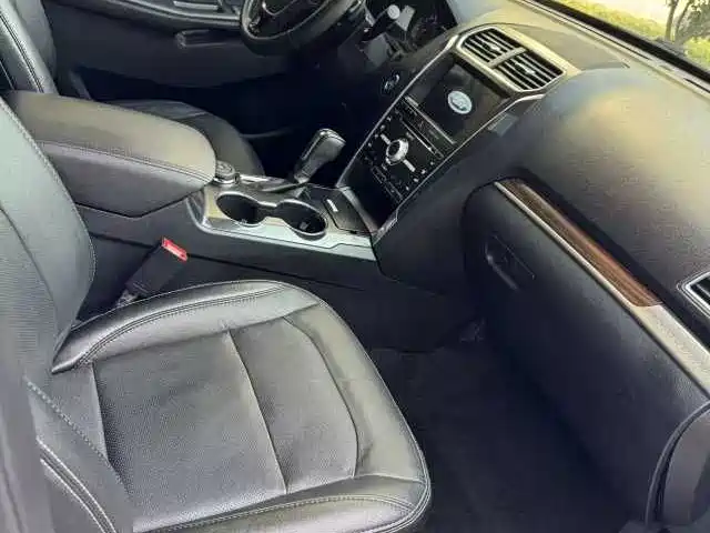 Ford Explorer 2017 — фото 15