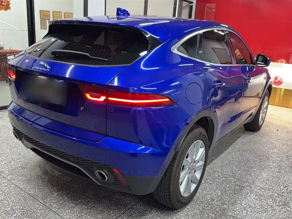 Jaguar E-PACE 2021 — фото 10