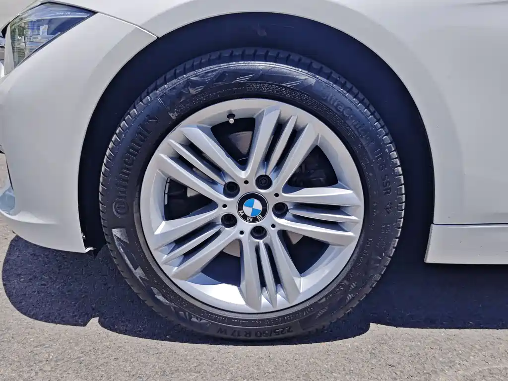 BMW 3 Series 2017 — фото 20