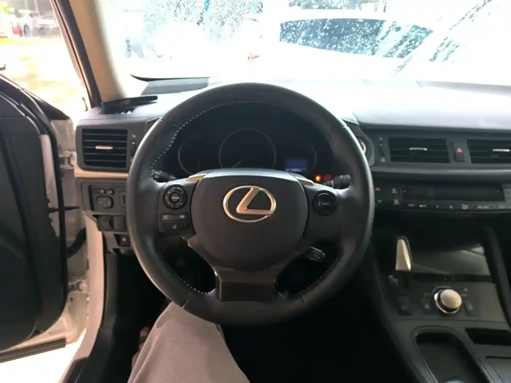 Lexus CT 2015 — фото 11